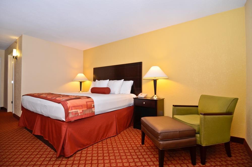 Best Western Plus Parkway Hotel Alton Exterior photo