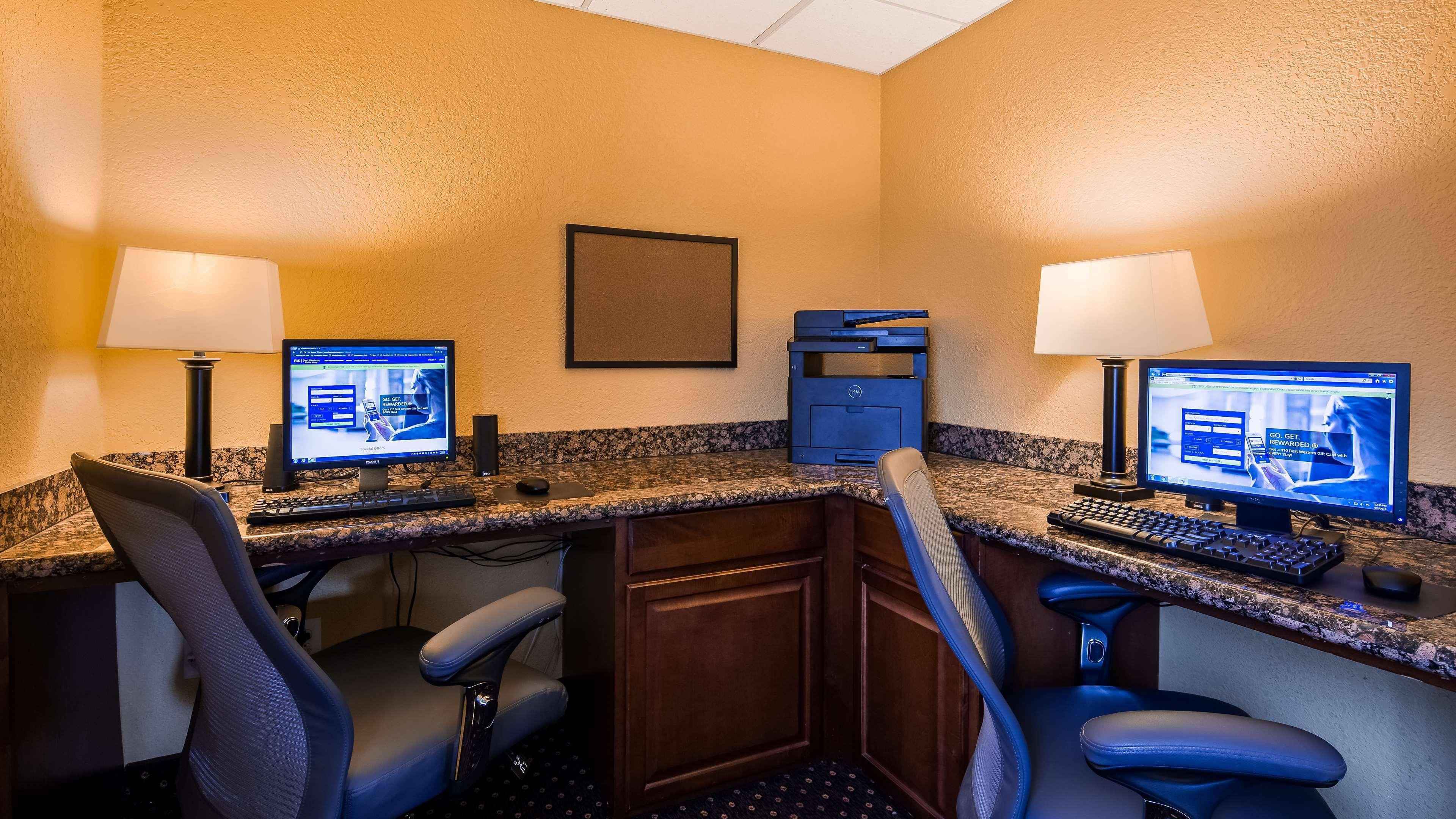 Best Western Plus Parkway Hotel Alton Exterior photo