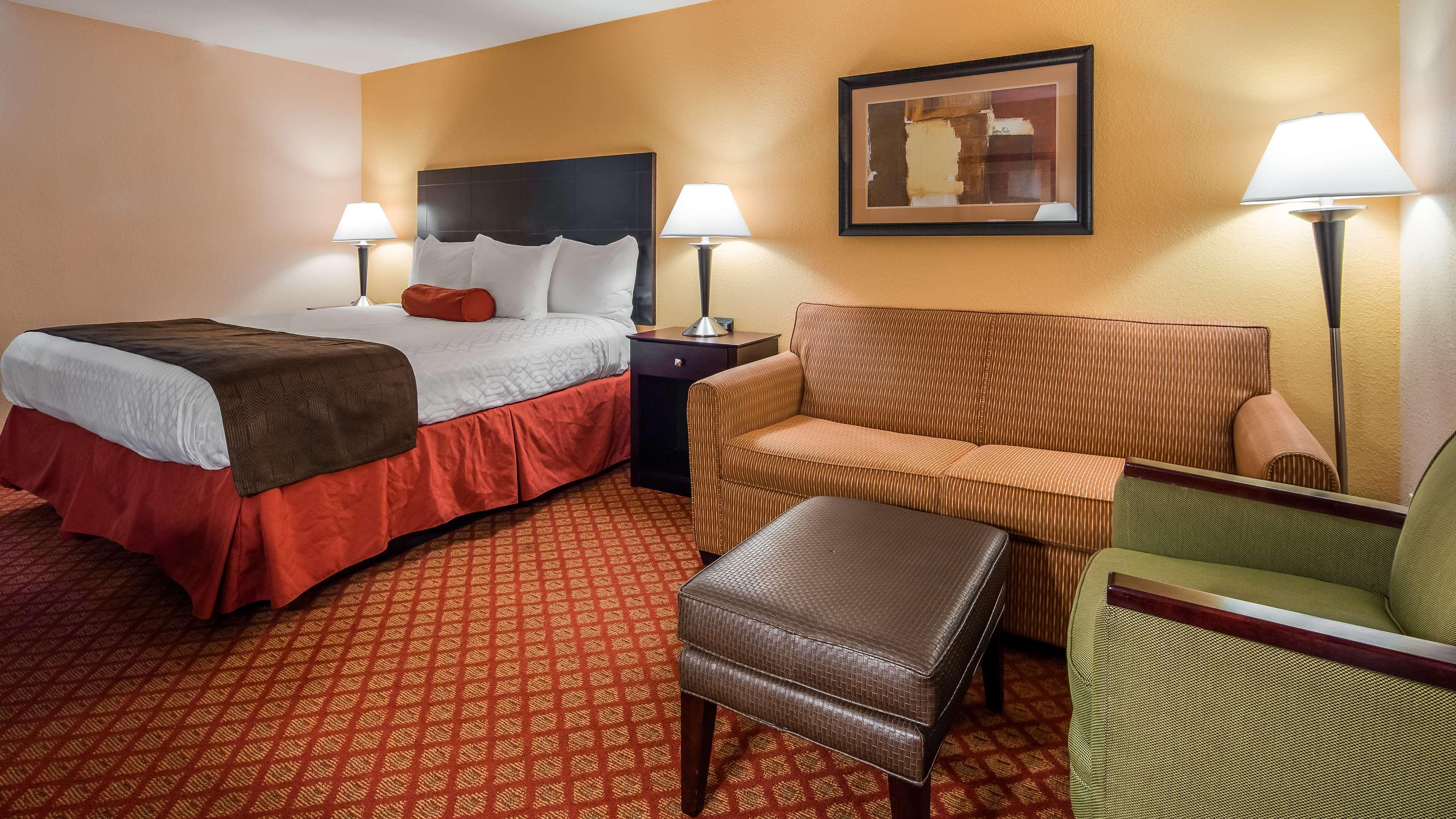Best Western Plus Parkway Hotel Alton Exterior photo